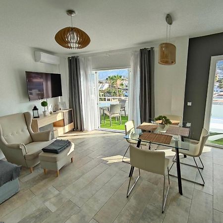 Malibu Park Apartments Sol Адехе Екстериор снимка