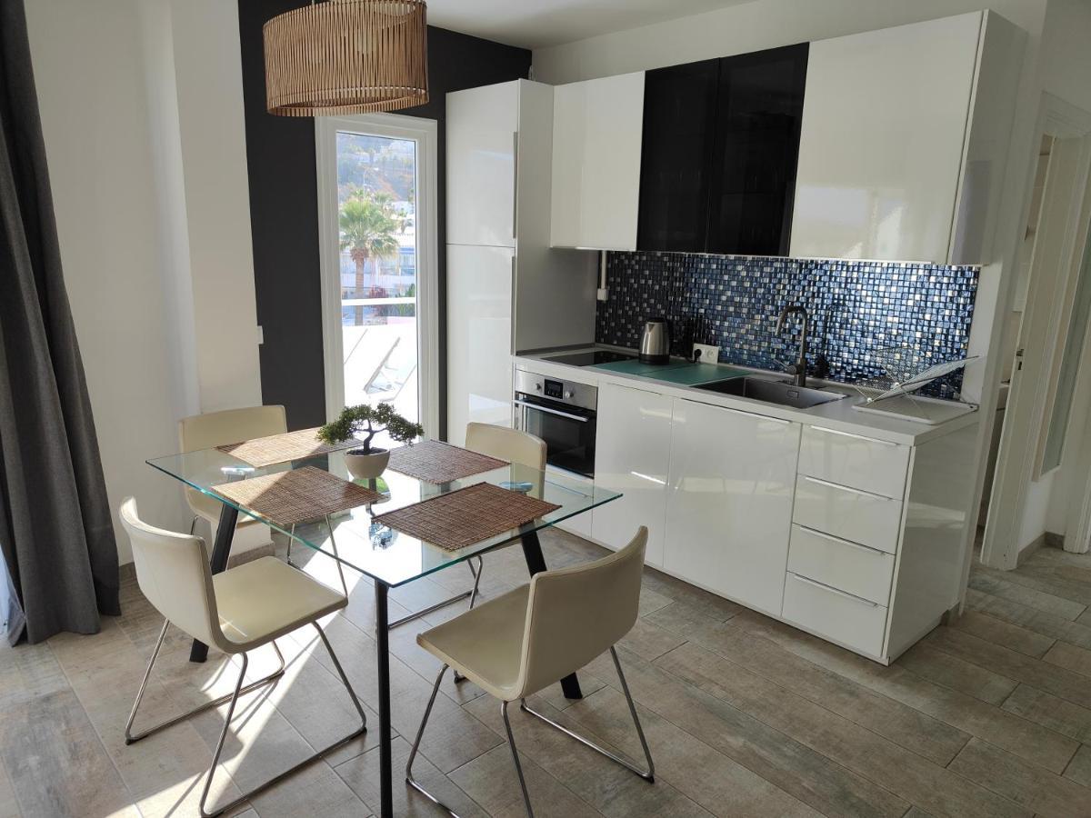 Malibu Park Apartments Sol Адехе Екстериор снимка