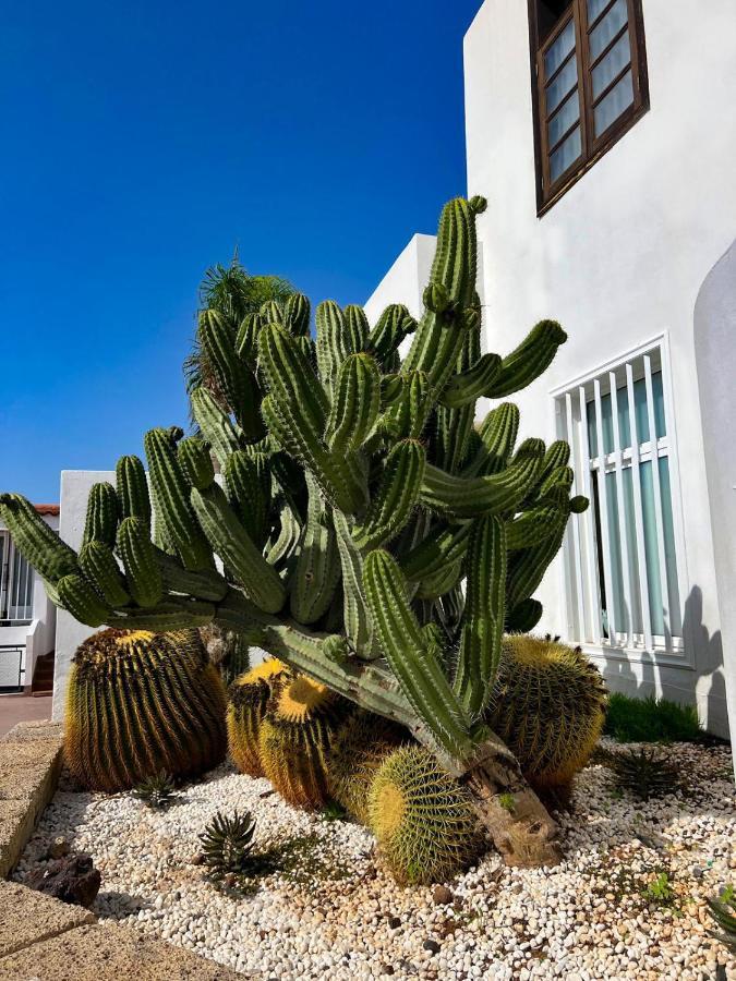 Malibu Park Apartments Sol Адехе Екстериор снимка