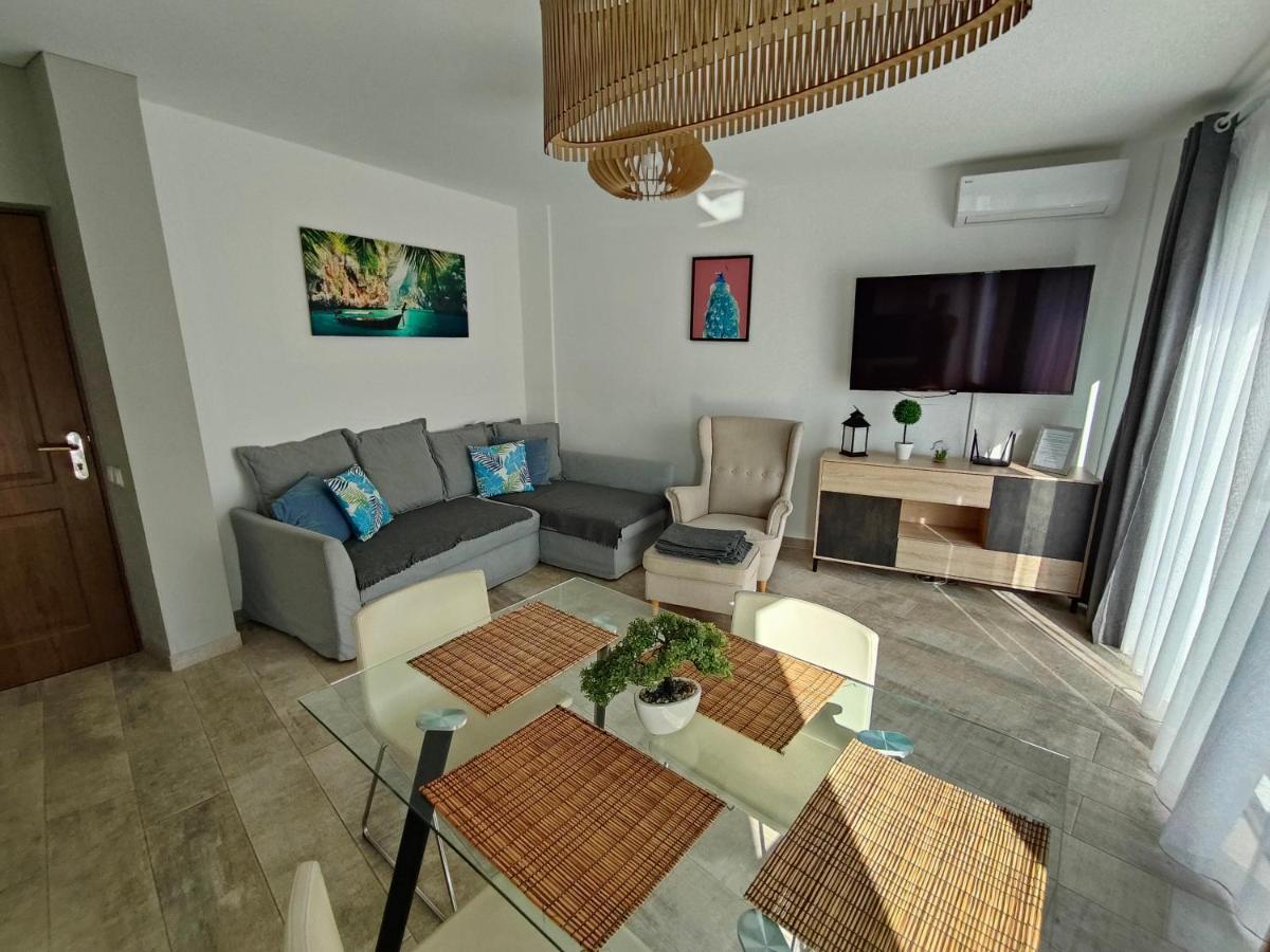 Malibu Park Apartments Sol Адехе Екстериор снимка