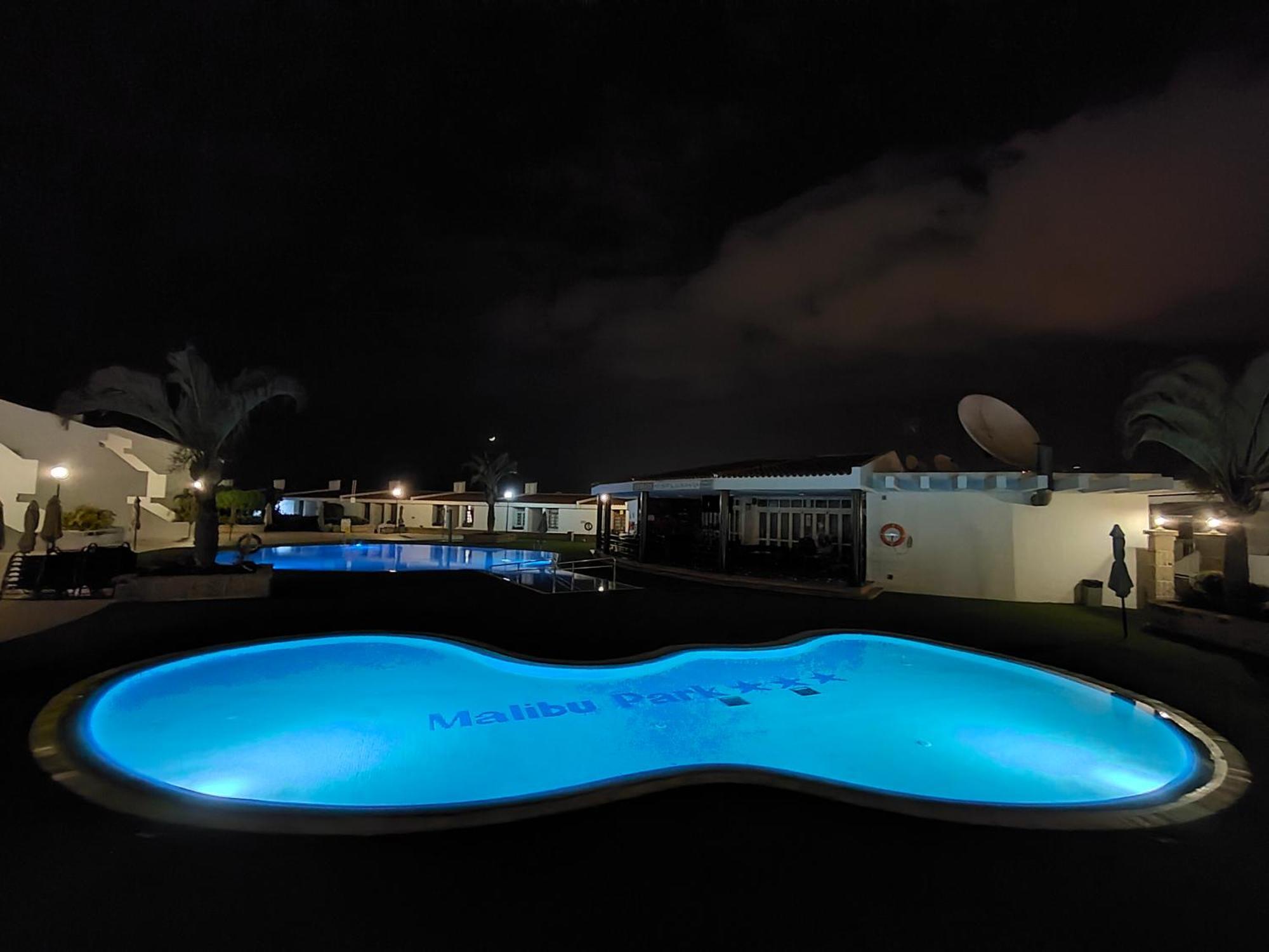 Malibu Park Apartments Sol Адехе Екстериор снимка